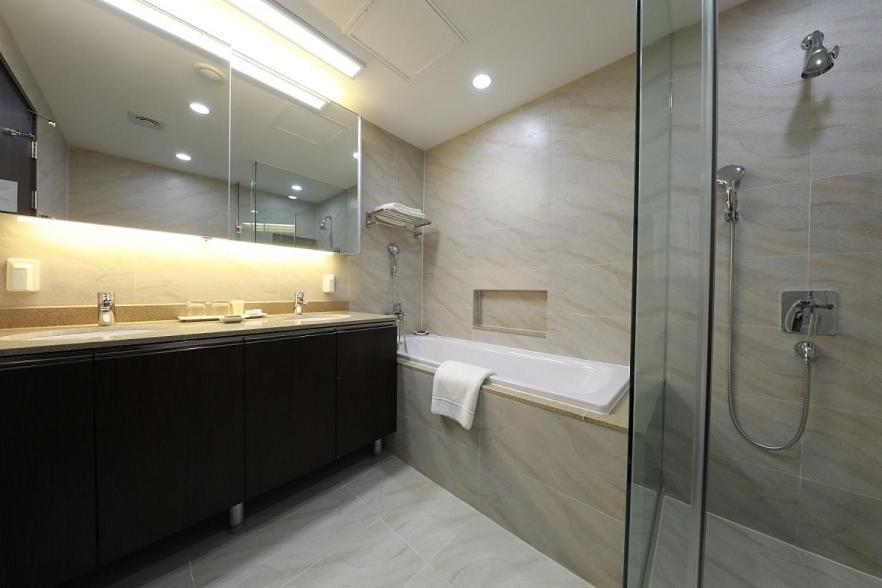 Orakai Insadong Suites Seoul Bagian luar foto