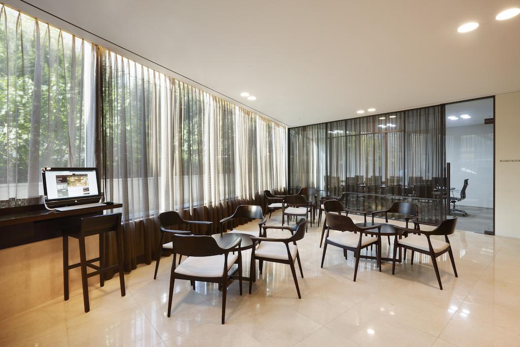 Orakai Insadong Suites Seoul Bagian luar foto