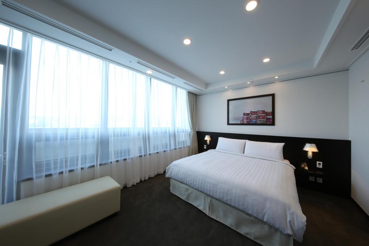 Orakai Insadong Suites Seoul Bagian luar foto